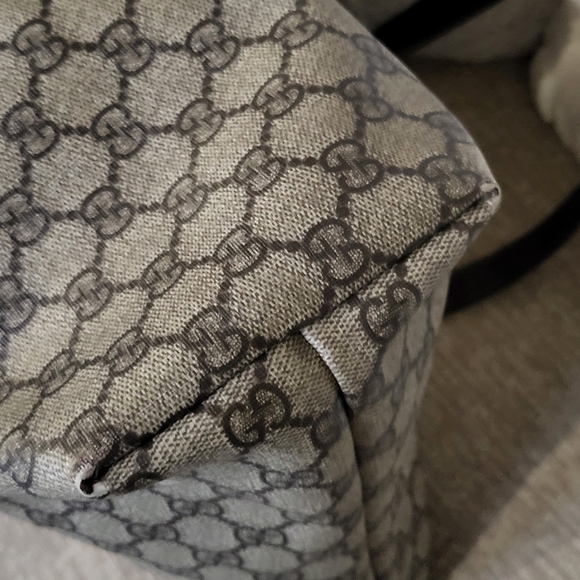 GUCCI GG Supreme Monogram MM Zippered Tote Bag... Authentic!! - Picture 13 of 16